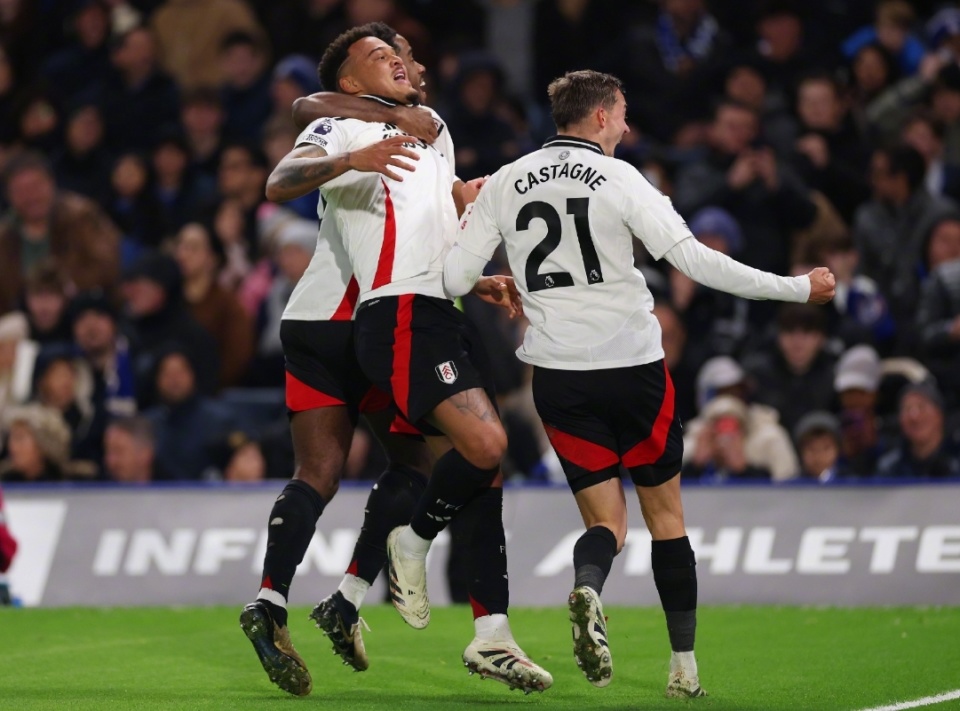 突发！阿诺德左腿受伤离场 皇马防线遭遇重创